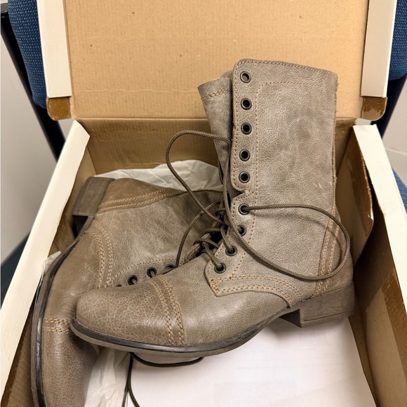 Steve Madden Shoes - Steve Madden Taupe Lace-Up Combat Boots